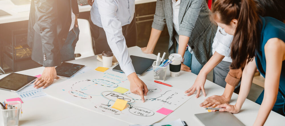 topviewofcreativeagencybusinessbrainstormmeetingpresentationteam-6531384
